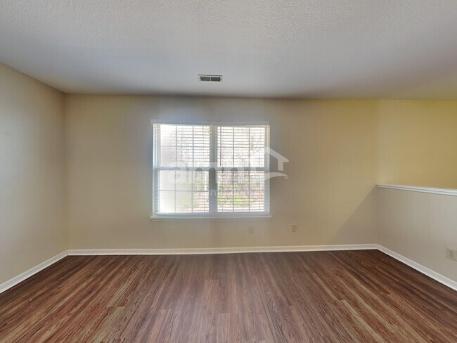 Building Photo - 10534 Aspen Dr