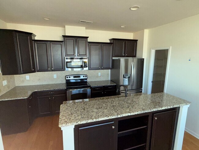 Building Photo - End-Unit Cornelius Townhome | 3BR + Flex Room | Fenced Courtyard | Near Birkdale & Greenway