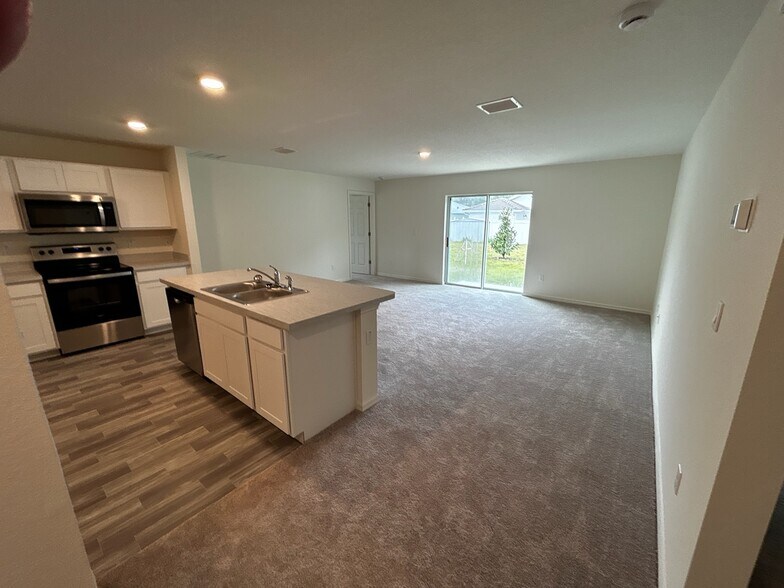 Building Photo - 93 Rymshaw Dr