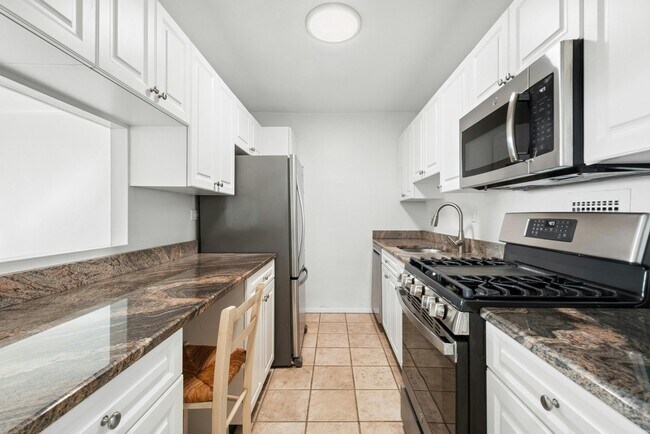 Building Photo - 8 Whittier Pl