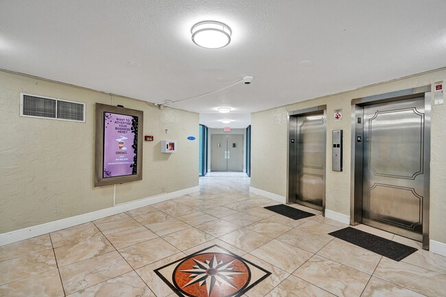 Building Photo - 2Bed/2Bath