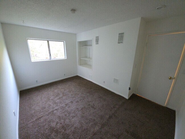 Building Photo - 2-bedroom, 1-bath Coming Soon