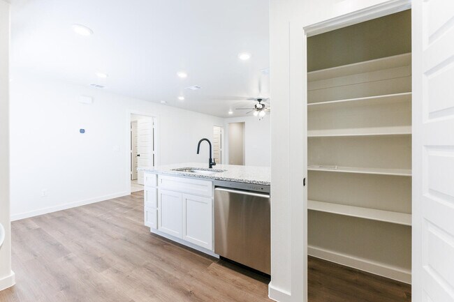 Building Photo - 6303 Volney Ave