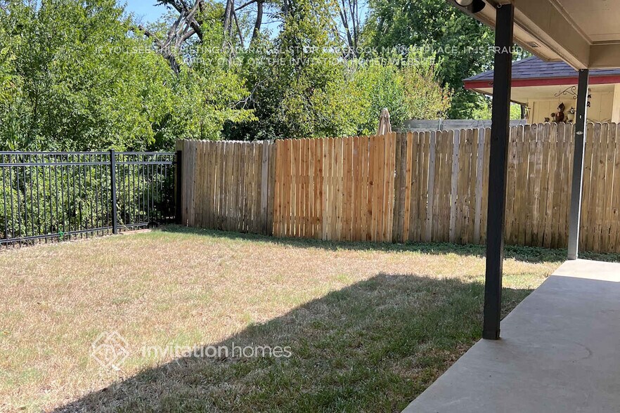 Building Photo - 2221 Jasmine Path