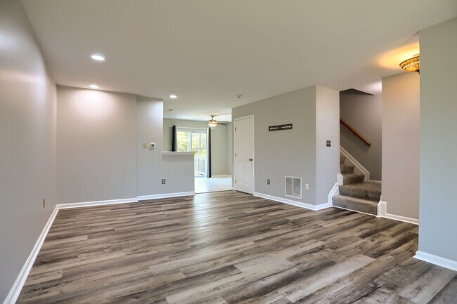 Building Photo - 618 Milford Ct