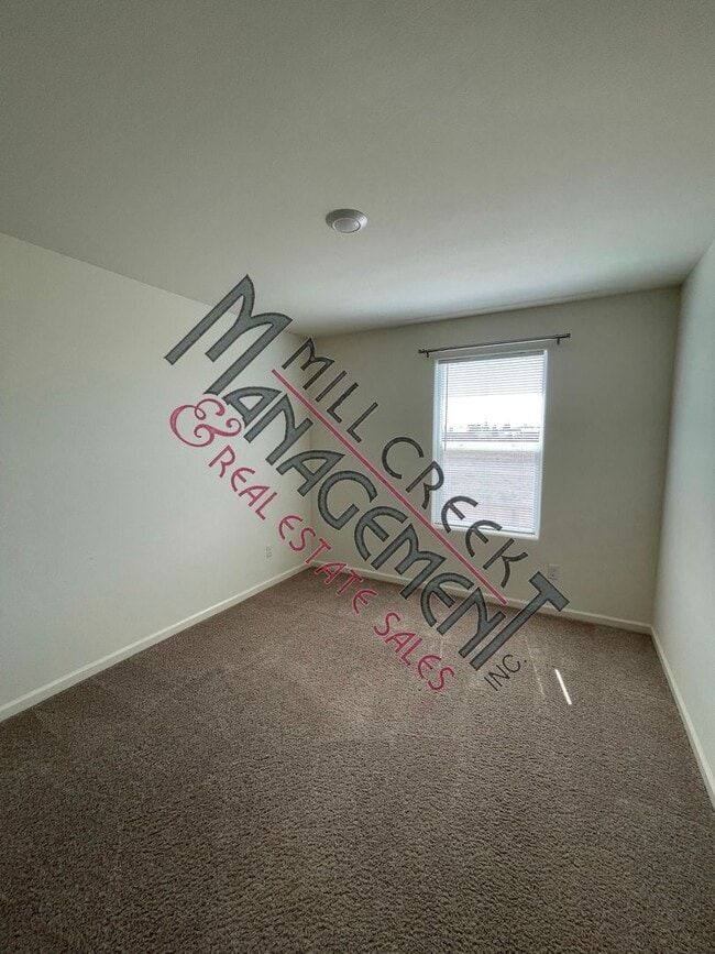 Building Photo - Like New Home In North East Visalia