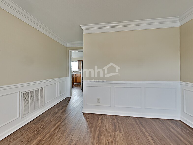 Building Photo - 5523 Golden Gate Rd