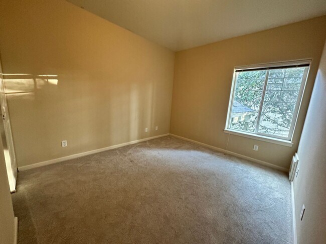 Building Photo - 6298 SW Grand Oaks Dr