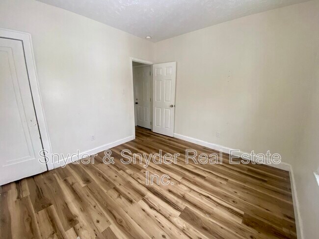 Building Photo - 884 Copley Rd