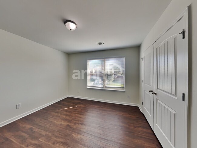 Building Photo - 216 Leland Ln