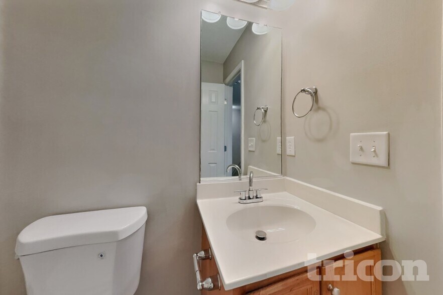 Building Photo - 1709 Fern Hill Dr