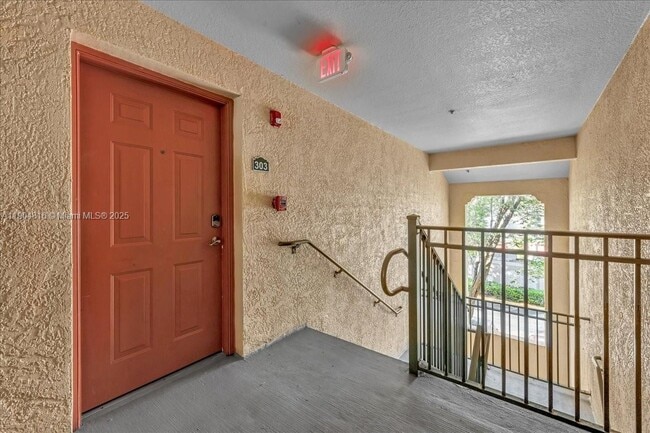 Building Photo - 2516 Centergate Dr