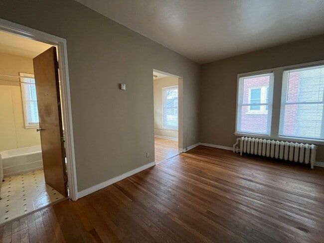 Building Photo - 468 N Herschel St