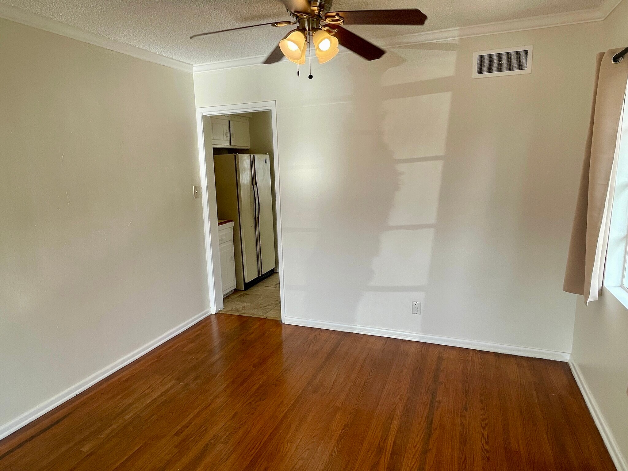 Building Photo - 12505 Manor Dr