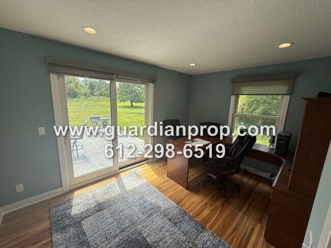 Building Photo - Fully Updated House on 3 1/2 Acres for Oct...