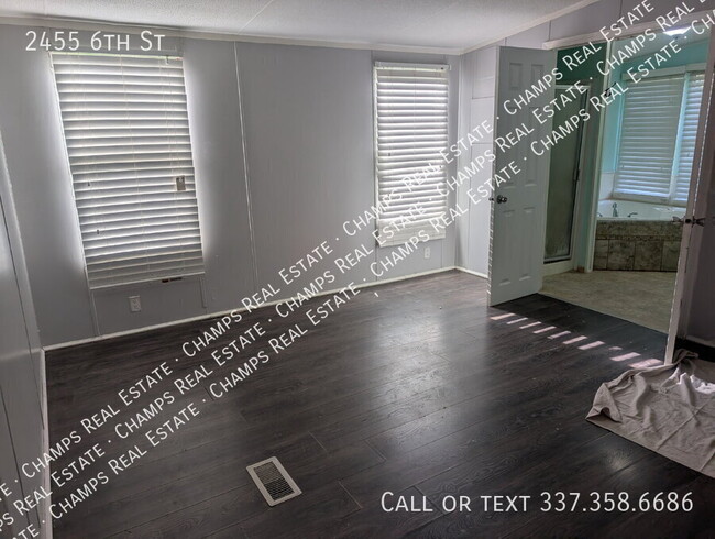 Building Photo - 2455 6th St