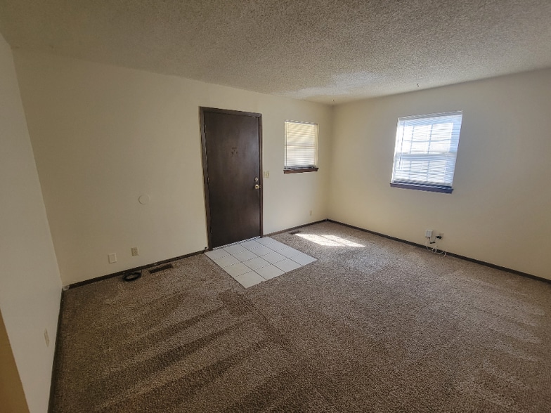 Building Photo - 735 S Everett St