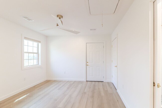 Building Photo - Luxury 1 Bedroom Downtown Jonesboro!