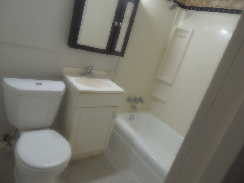 Building Photo - 4600 Duke St