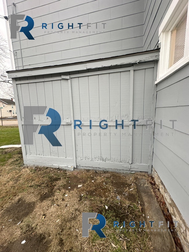 Building Photo - Freshly Renovated Home in Miamisburg