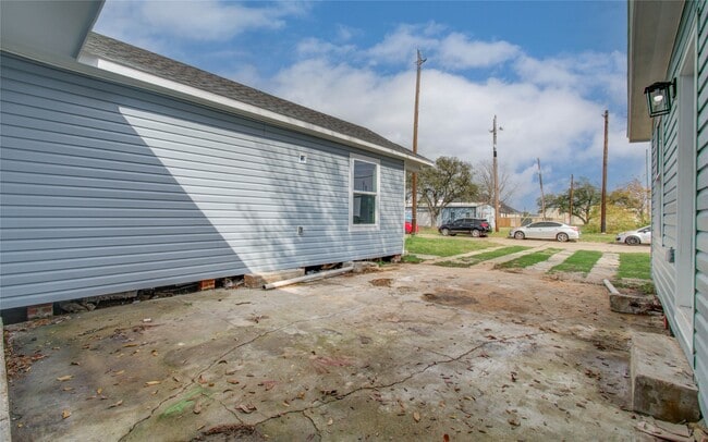 Building Photo - 114 S Iowa St