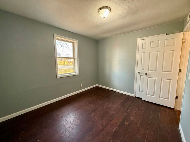 Building Photo - 3 Bedroom/1 Bathroom Home in Paragould AR - $1,100/month - Section 8 Welcome!