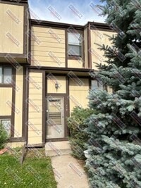 Building Photo - 2 bedroom, 1.5 bath 922 sqft