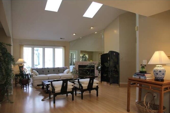 Building Photo - 31 Westwinds Dr