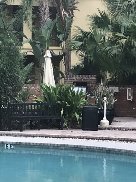 Building Photo - 520 S Armenia Ave