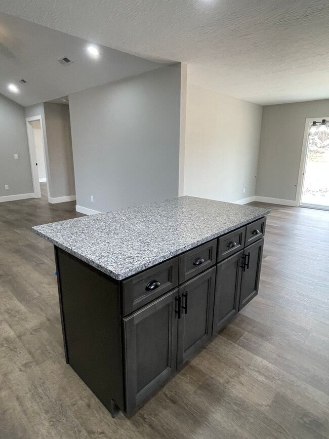 Building Photo - NEW CONSTRUCTION 3 Bed 2 Bath FOR RENT in Waynesville