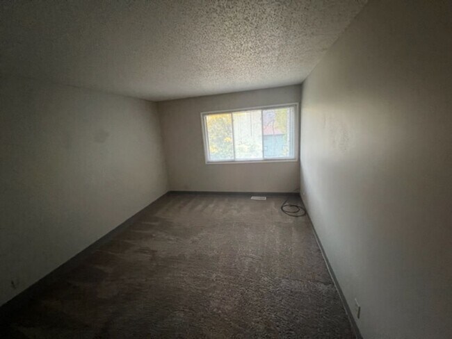 Building Photo - 2609 Irving Ct
