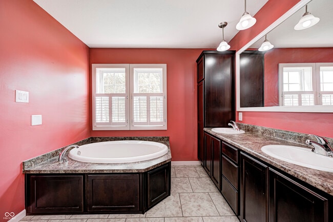 Building Photo - 525 West St