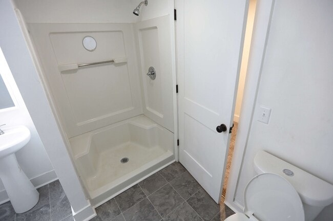 Building Photo - 1222 Wealthy St SE