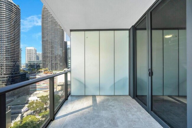 Building Photo - 1010 Brickell Ave