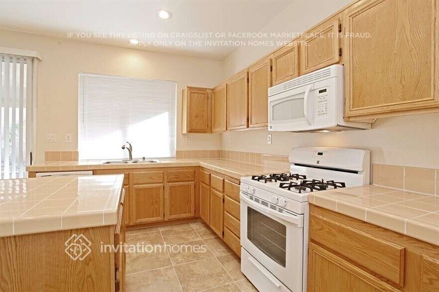 Building Photo - 2515 Wellworth Ave