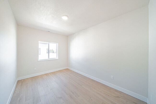 Building Photo - Teton River Townhomes