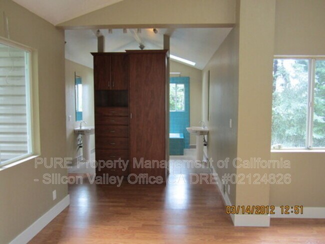 Building Photo - 18092 Idalyn Drive