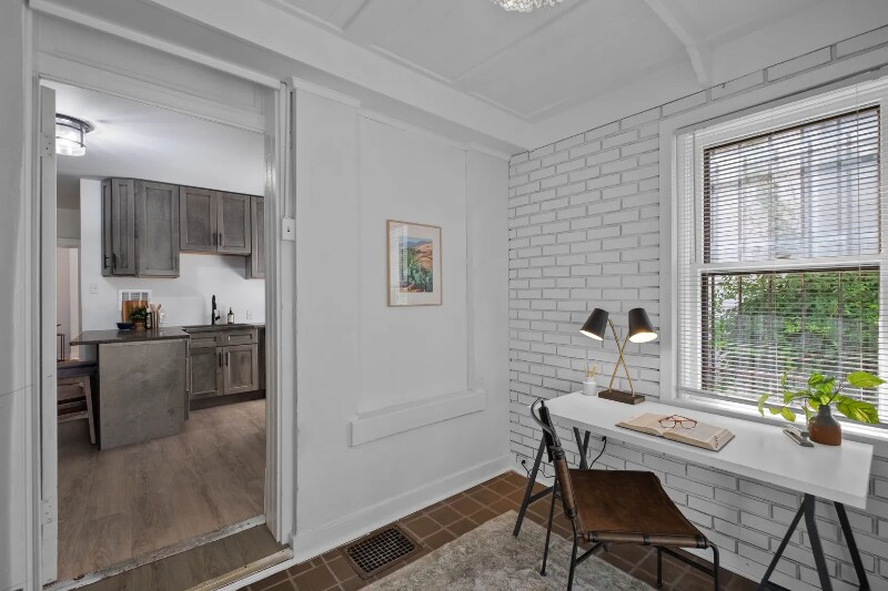 Building Photo - 1315 Hampton Ave