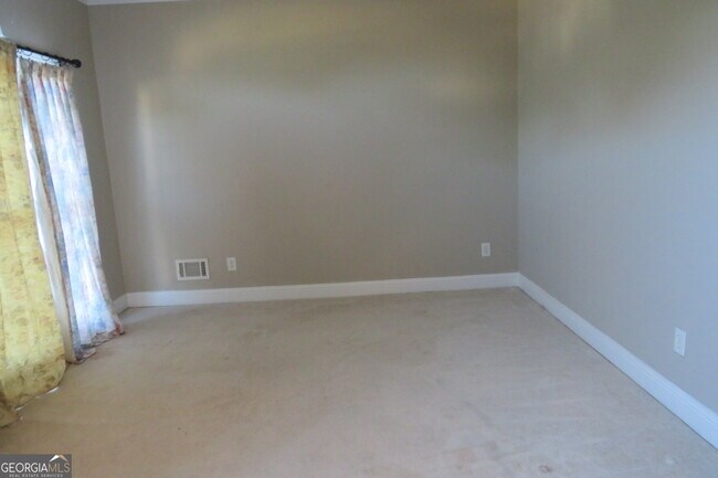 Building Photo - 2205 Crescent Walk