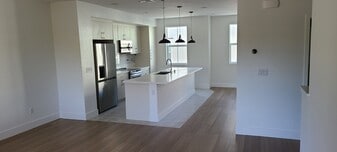 Building Photo - 726 Rockview Rd