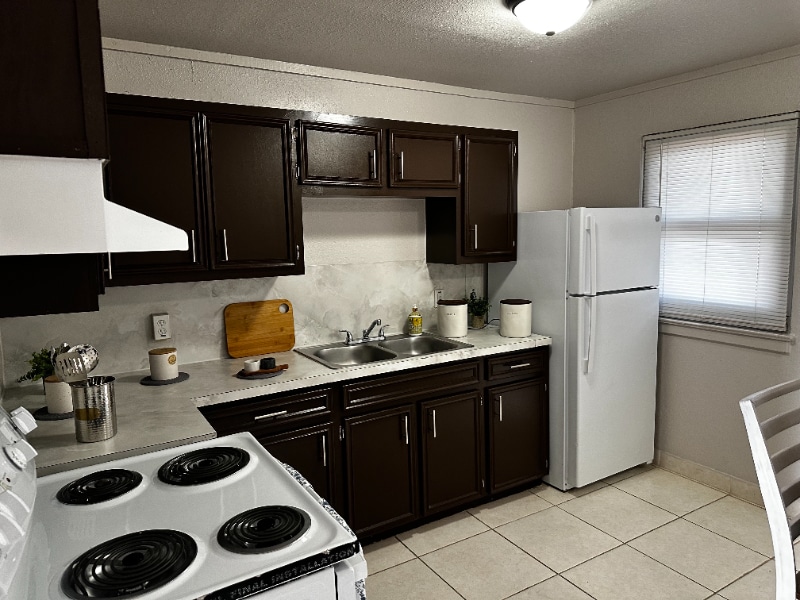 Building Photo - 220 S 25th Ave