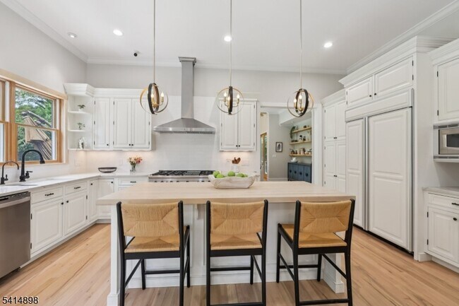 Building Photo - 5 Shores Rd