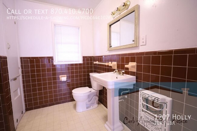 Building Photo - 1207 Holly-