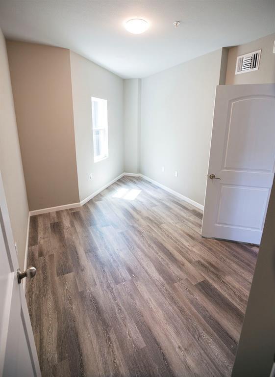 Building Photo - 911 W 22nd St