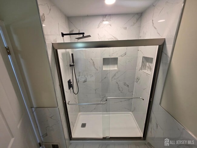 Building Photo - 1301 Dahlia Cir