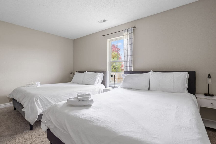 Building Photo - 9791 Stonewall Ln