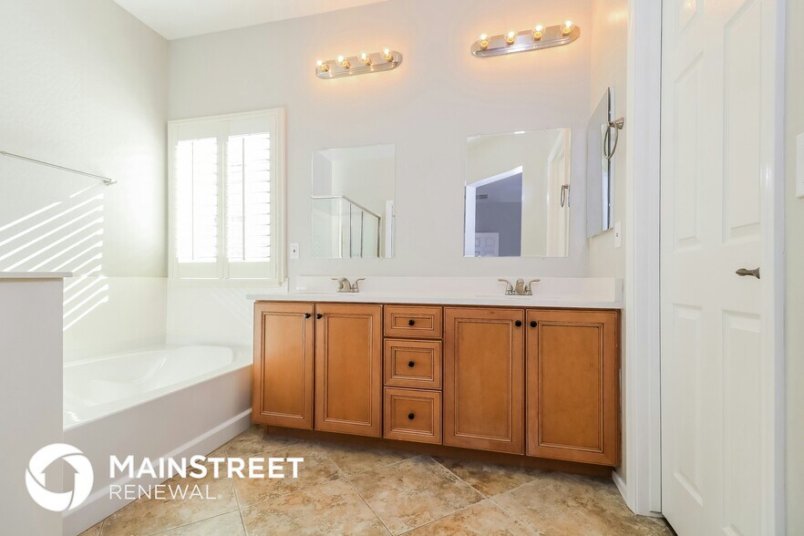 Building Photo - 11761 W Daley Ln