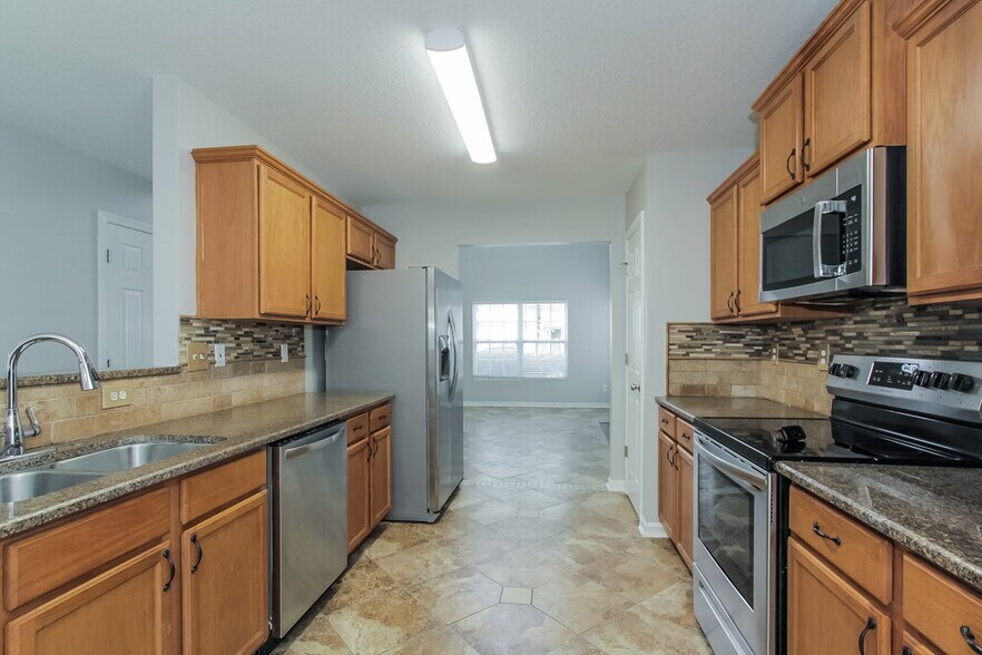 Building Photo - 11704 Village Pond Dr