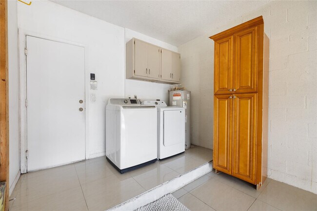 Building Photo - 1512 SW 106th Ave