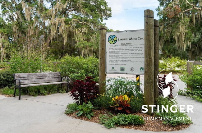 Building Photo - 1808 Lenora Dr